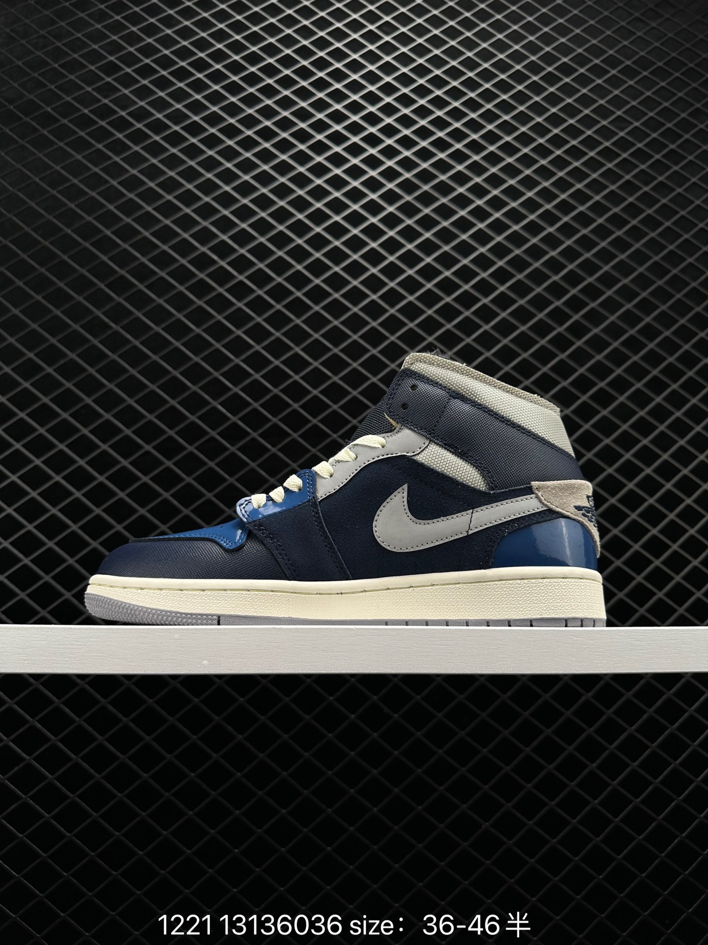 Air Jordan 1 Mid“Light Smoke Grey”